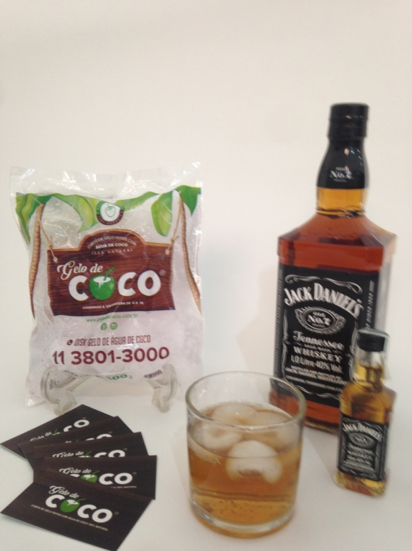 Venda de Gelo de Agua de Coco Valor Vila Anastácio - Venda de Gelo de Agua de Coco para Whisky